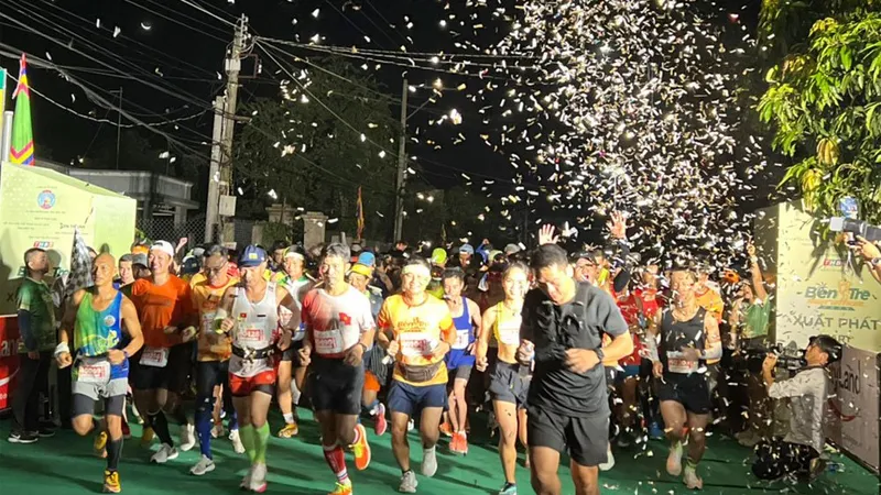 Các vận động viên cự ly 42km xuất phát