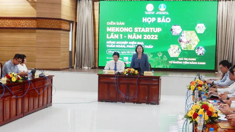 Các đại biểu đã đưa ra nhiều ý kiến, câu hỏi xoay quanh nội dung của diễn đàn. Ảnh: TÍN HUY