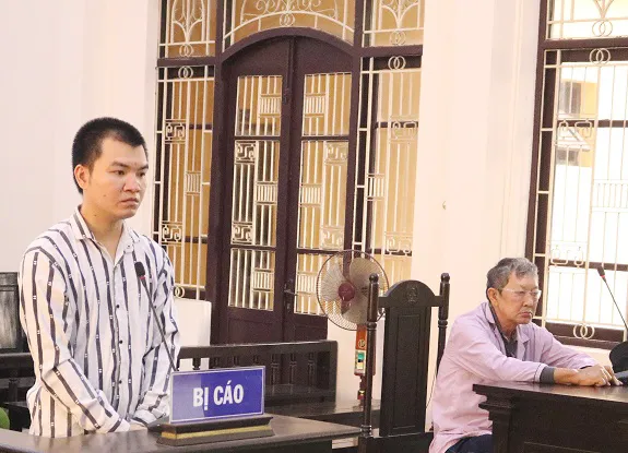 Giả vờ đánh rơi điện thoại để giết người, cướp của