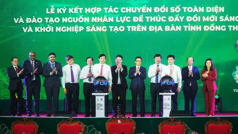 Nghi thức ký kết hợp tác Chuyển đổi số toàn diện và đào tạo nguồn nhân lực để thúc đẩy ĐMST và Khởi nghiệp sáng tạo trên địa bàn tỉnh