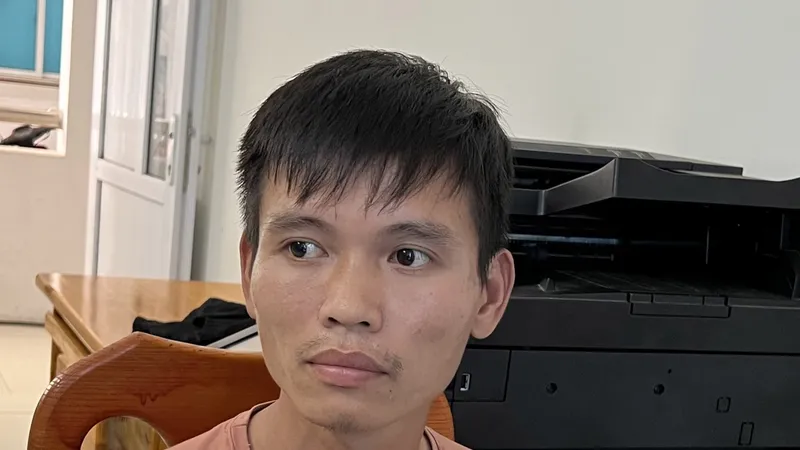 Dương tại cơ quan công an. Ảnh: ĐẠT NHÂN