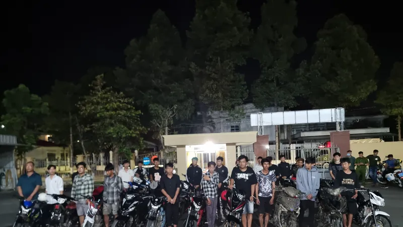 Nhóm thanh thiếu niên vi phạm. Ảnh: CTV