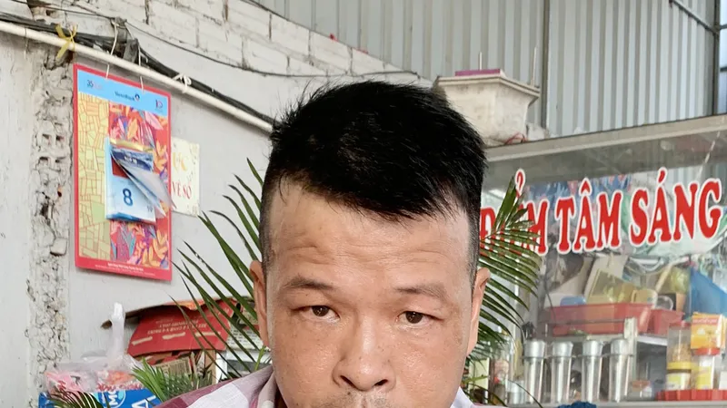 Duy bị bắt quả tang tại quán cà phê khi đang nhận tiền từ anh T.. Ảnh: CTV