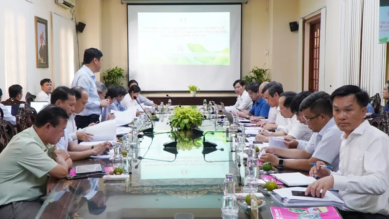 Đoàn công tác làm việc với UBND tỉnh Đồng Tháp. Ảnh: NHỰT AN