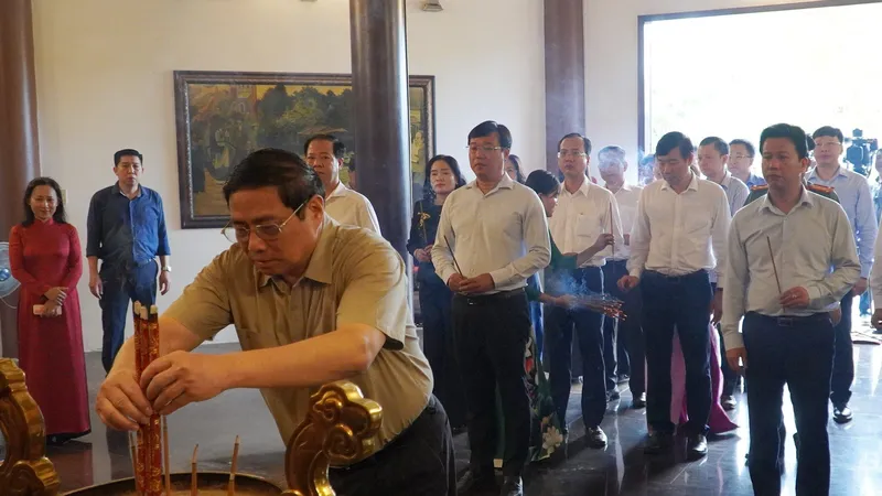 Thủ tướng Phạm Minh Chính dâng hương tại Lăng Cụ Phó bảng Nguyễn Sinh Sắc