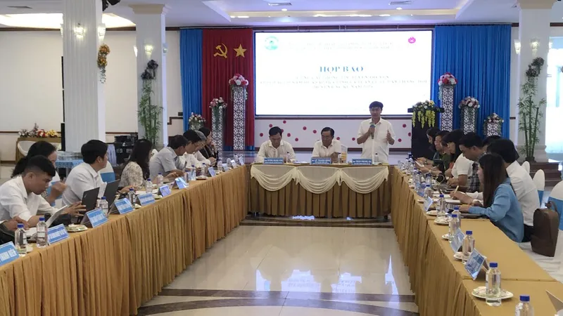 Quang cảnh buổi họp báo