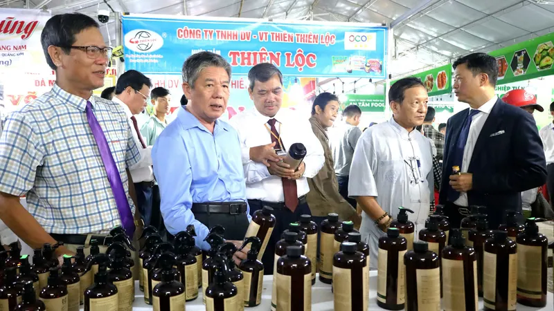 Khai mạc “Festival 100 năm Dừa sáp Trà Vinh”