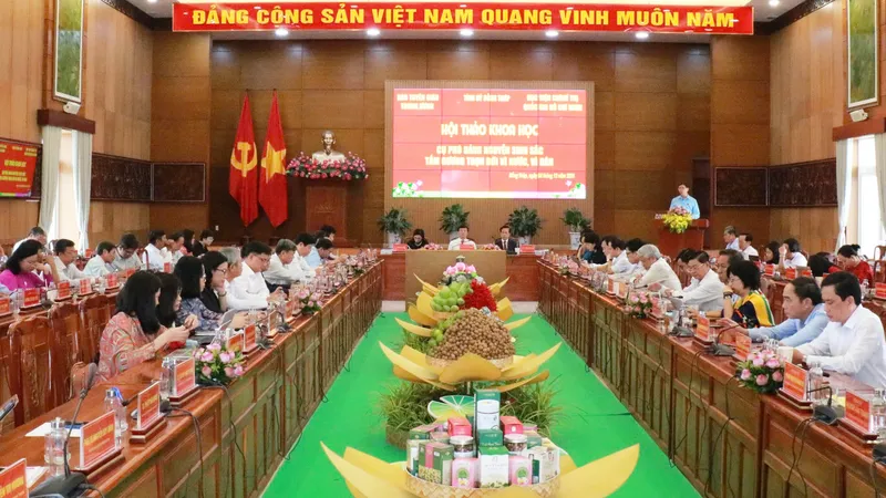 Phiên toàn thể hội thảo khoa học “Cụ Phó bảng Nguyễn Sinh Sắc - tấm gương trọn đời vì nước, vì dân”