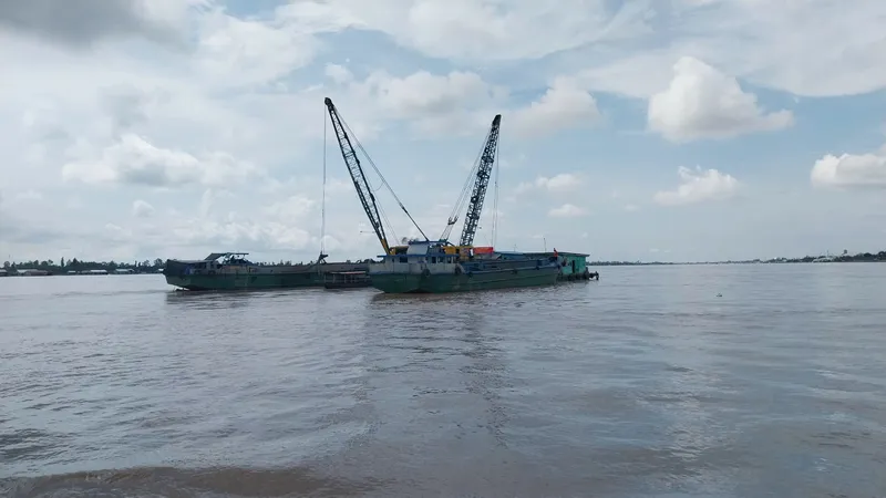 Khu vực khoáng sản cát lòng sông Tiền (xã Phú Đức, huyện Châu Thành) bàn giao cho đơn vị khai thác