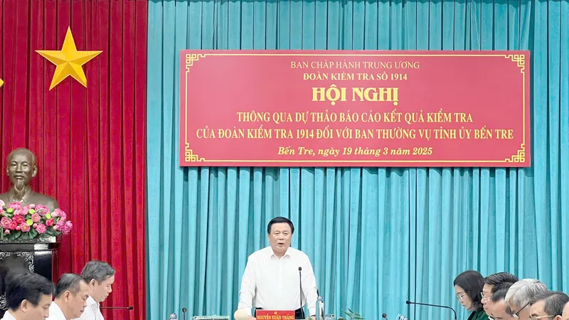 Đồng chí Nguyễn Xuân Thắng, Ủy viên Bộ Chính trị, Giám đốc Học viện Chính trị Quốc gia Hồ Chí Minh phát biểu tại hội nghị