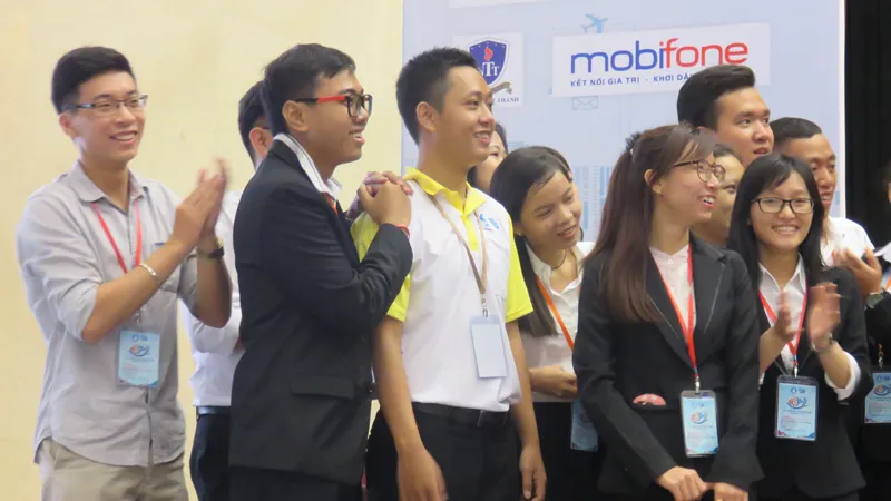 Sinh viên các nước tham gia diễn đàn chơi trò chơi giao lưu tập thể