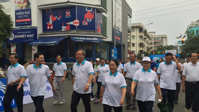 Hơn 4.000 người đi bộ vì người nghèo
