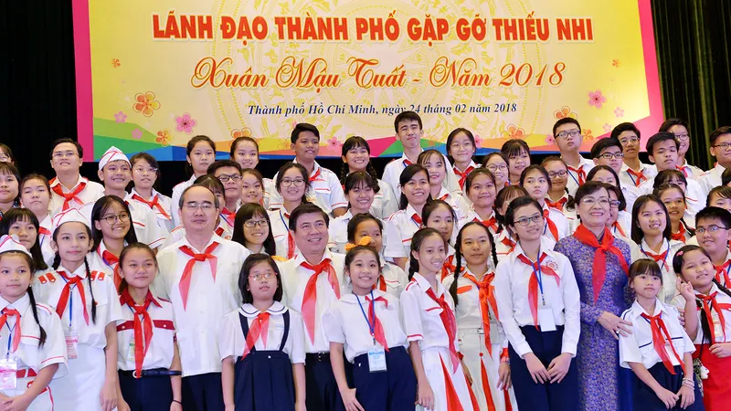 Lãnh đạo TPHCM gặp gỡ 170 thiếu nhi nhân dịp đầu xuân 2018