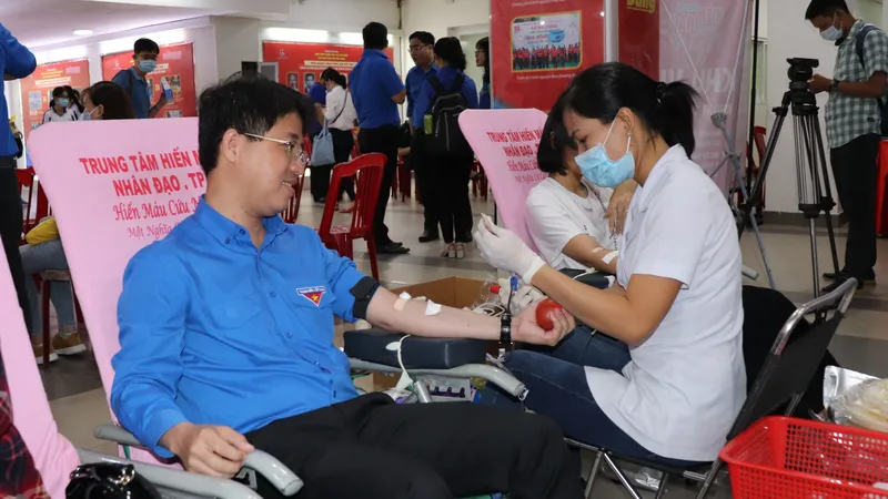 Hàng ngàn thanh niên trên địa bàn TPHCM tham gia ngày hội hiến máu
