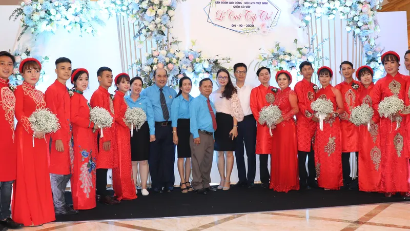 Niềm vui của 7 cặp đôi công nhân tại lễ cưới tập thể