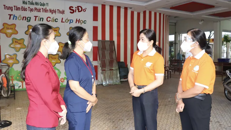 Đoàn Hội LHPN TPHCM đến thăm, động viên lực lượng tại khu cách ly Nhà thiếu nhi quận 11