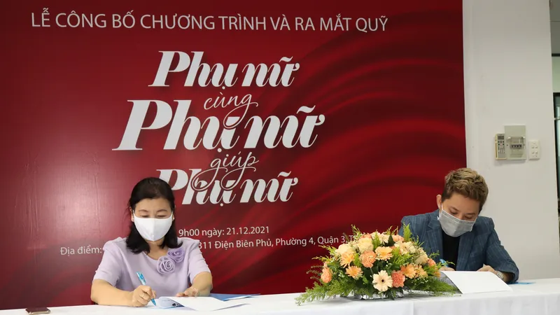 Ký kết chương trình Phụ nữ cùng phụ nữ giúp phụ nữ