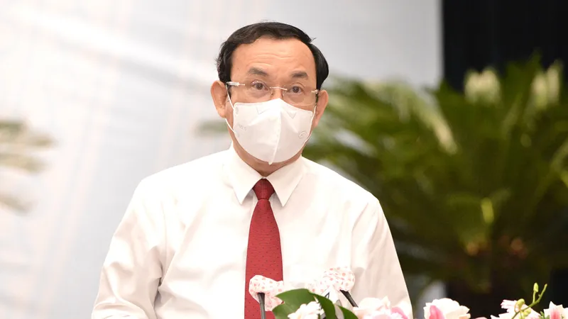 Bí thư Thành ủy TPHCM Nguyễn Văn Nên: Xúc động trước hình ảnh người phụ nữ xông pha nơi tuyến đầu chống dịch