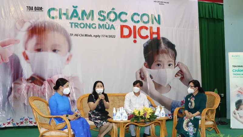 Các chuyên gia tâm lý, luật sư, bác sĩ chia sẻ kiến thức chăm sóc con mùa dịch đến các nữ công nhân