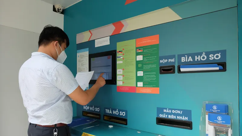Phó Trưởng ban Ban Thi đua Khen thưởng TPHCM Nguyễn Hoàng Hưng thông tin về giải thưởng tại buổi họp báo