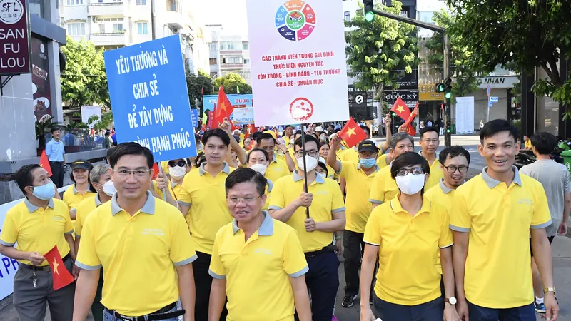 20 năm đi bộ đóng góp hơn 112 tỷ đồng chăm lo người nghèo