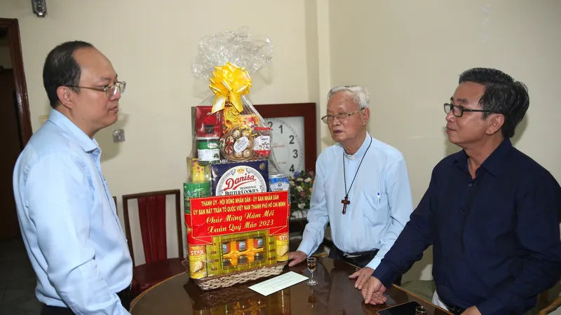Phó Bí thư Thành ủy TPHCM Nguyễn Hồ Hải thăm, chúc tết Báo Công giáo và Dân tộc