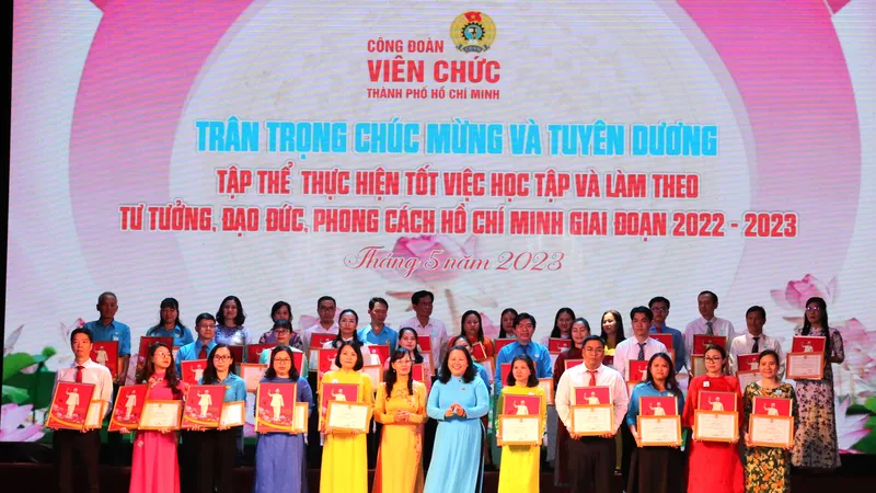 Các tập thể thực hiện tốt việc học Bác được tuyên dương tại chương trình