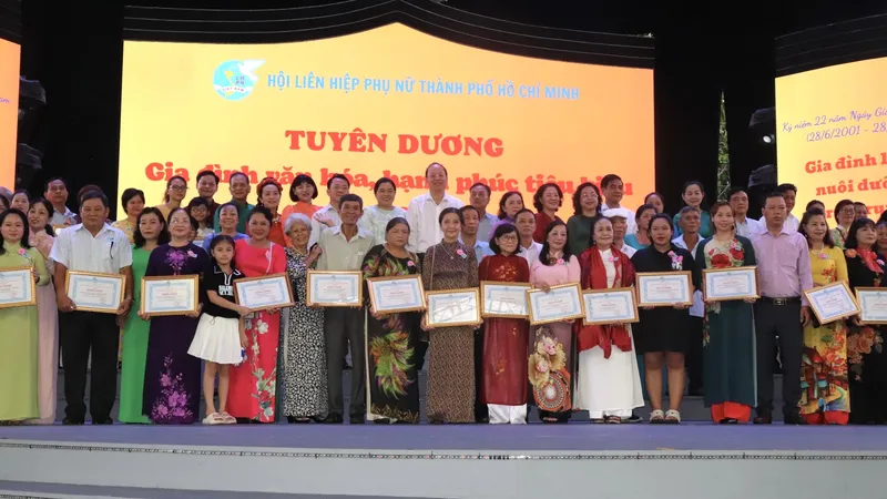 Phó Bí thư Thành ủy TPHCM Nguyễn Hồ Hải biểu dương các gia đình văn hóa, hạnh phúc tiêu biểu