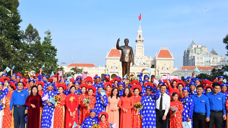 Niềm hạnh phúc của 82 đôi nên duyên tại lễ cưới tập thể năm 2023. Ảnh: VIỆT DŨNG