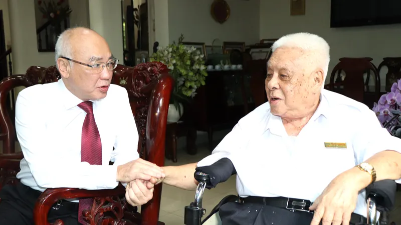 Trưởng Ban Tuyên giáo Thành ủy TPHCM Phan Nguyễn Như Khuê thăm hỏi sức khỏe Nhà giáo ưu tú, GS-TS Cao Minh Thì