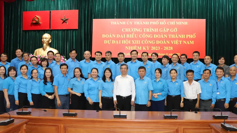 Phó Bí thư Thành ủy TPHCM Nguyễn Phước Lộc gặp gỡ Đoàn đại biểu Công đoàn TPHCM dự Đại hội XIII Công đoàn Việt Nam. Ảnh: THÁI PHƯƠNG
