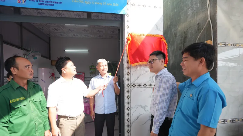 Bàn giao "Mái ấm công đoàn" cho đoàn viên Bùi Thanh Tòng