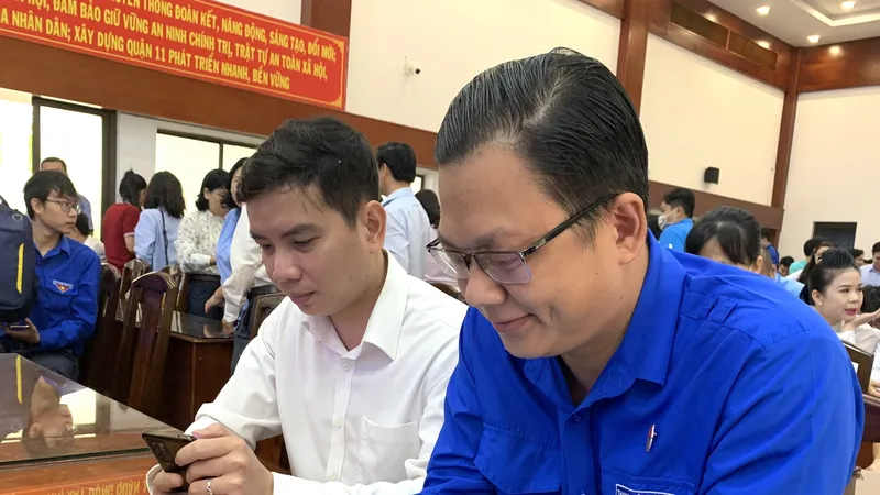 Các thí sinh tham gia vòng loại theo hình thức trực tuyến trong ngày khai mạc Hội thi cán bộ Tham mưu tốt - Dân vận khéo