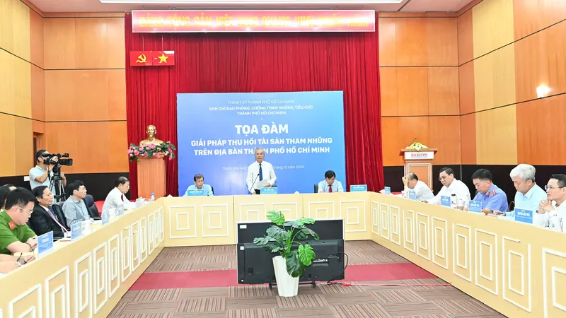 Đồng chí Ngô Minh Châu, Trưởng Ban Nội chính Thành ủy, Phó Trưởng Ban Thường trực Ban Chỉ đạo phòng, chống tham nhũng, tiêu cực TPHCM, phát biểu tại buổi tọa đàm. Ảnh: VIỆT DŨNG