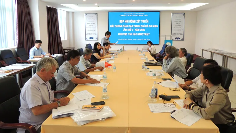 Hội đồng xét tặng Giải thưởng Sáng tạo TPHCM lần 4 – năm 2025, thuộc lĩnh vực Văn học nghệ thuật họp đánh giá các tác phẩm tại vòng sơ tuyển