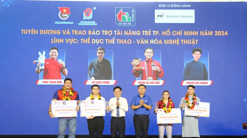 Trao bảo trợ đến các tài năng trẻ TPHCM năm 2024