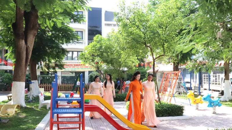 Công trình khu vui chơi thiếu nhi, thể dục thể thao cộng đồng tại chung cư 43 Hồ Văn Huê với nhiều mảng xanh mát mẻ