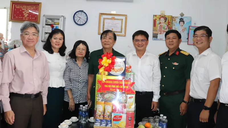Trưởng Ban Tuyên giáo và Dân vận Thành ủy TPHCM Nguyễn Mạnh Cường thăm, tri ân ông Trần Như Hữu
