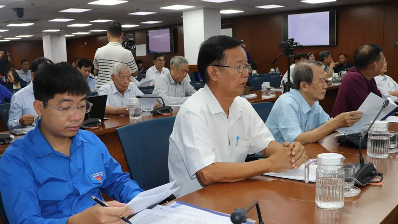 Các đại biểu tham dự tọa đàm với chủ đề: “Thời tuổi trẻ của cố luật sư Nguyễn Hữu Thọ”
