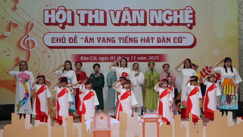 Hội thi văn nghệ với chủ đề “Âm vang tiếng hát Bàn Cờ” thu hút 51 đội với hơn 600 thí sinh tham gia tranh tài