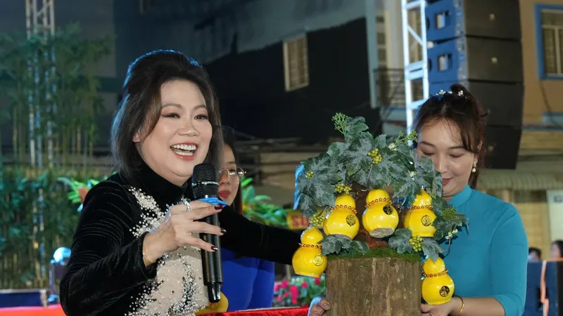 Nhiều loại nông sản vùng miền được giới thiệu tại “Phiên chợ nông sản vùng miền - Bình Đông” lần thứ nhất. Ảnh: HỮU HẠNH 
