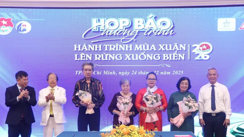 Tri ân các nhà tài trợ tại buổi họp báo