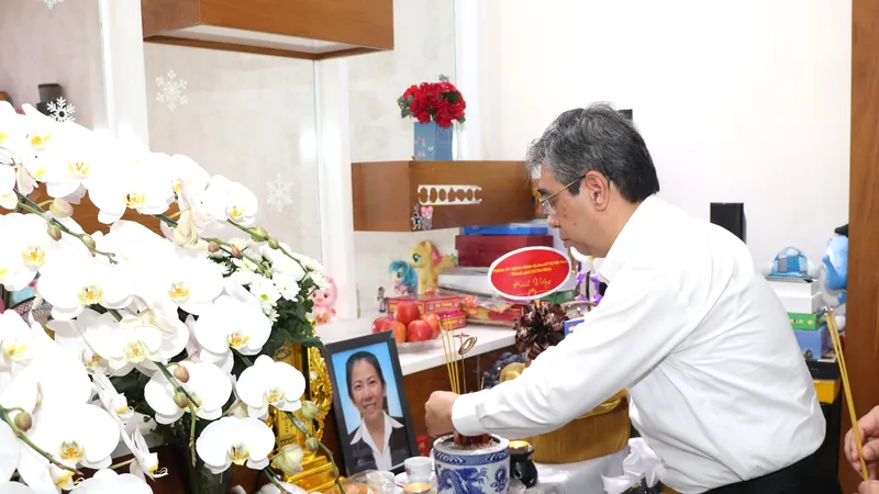 Lãnh đạo TPHCM thăm, động viên gia đình tình nguyện viên bị nạn tại Lào Cai