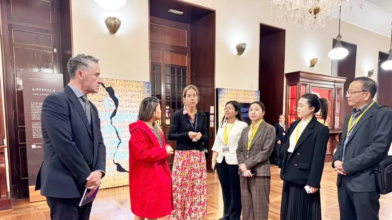 Mô hình thư viện kết hợp giữa truyền thống và công nghệ số