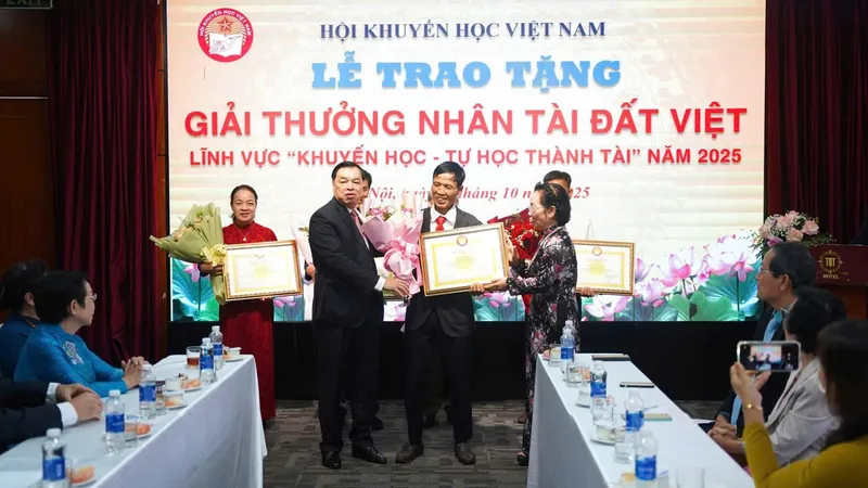 Nhà sáng chế “tay ngang” vì cộng đồng