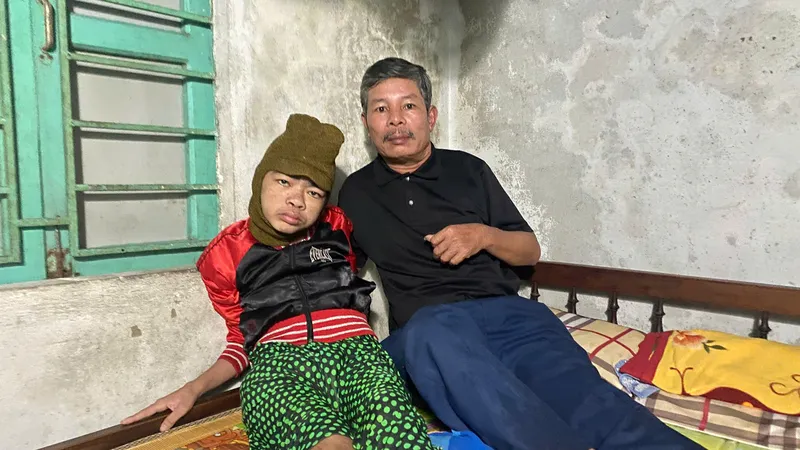 Gia đình nghèo oằn mình chống chọi với bệnh tật