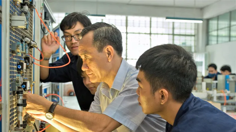 Phát triển nguồn nhân lực bán dẫn: Mở rộng chương trình đào tạo, chính sách hỗ trợ