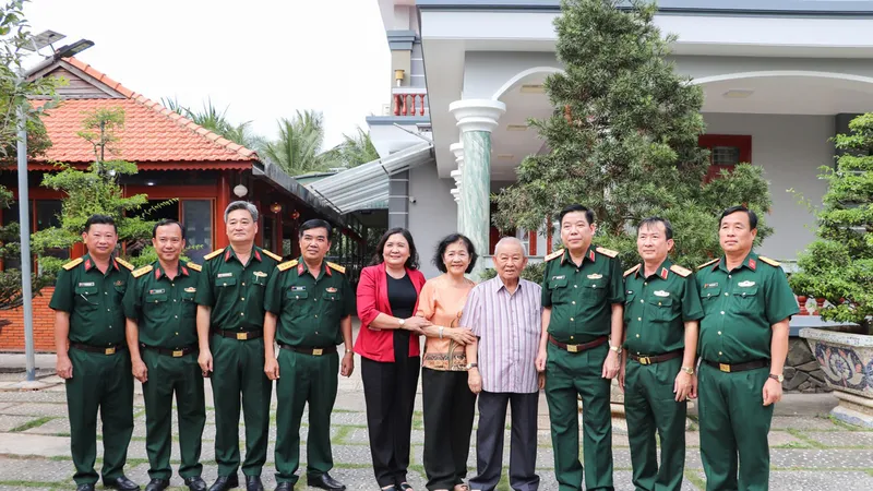 Người ở lại trong trái tim đồng đội và nhân dân