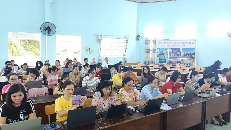 Nâng cao năng lực số cho cán bộ quản lý giáo dục