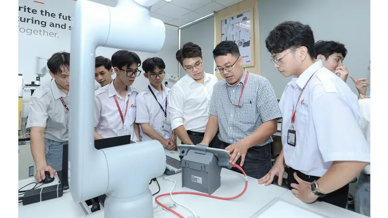Đột phá đào tạo nhân lực công nghệ chiến lược - Bài 1: Điệp khúc “khát” nhân lực